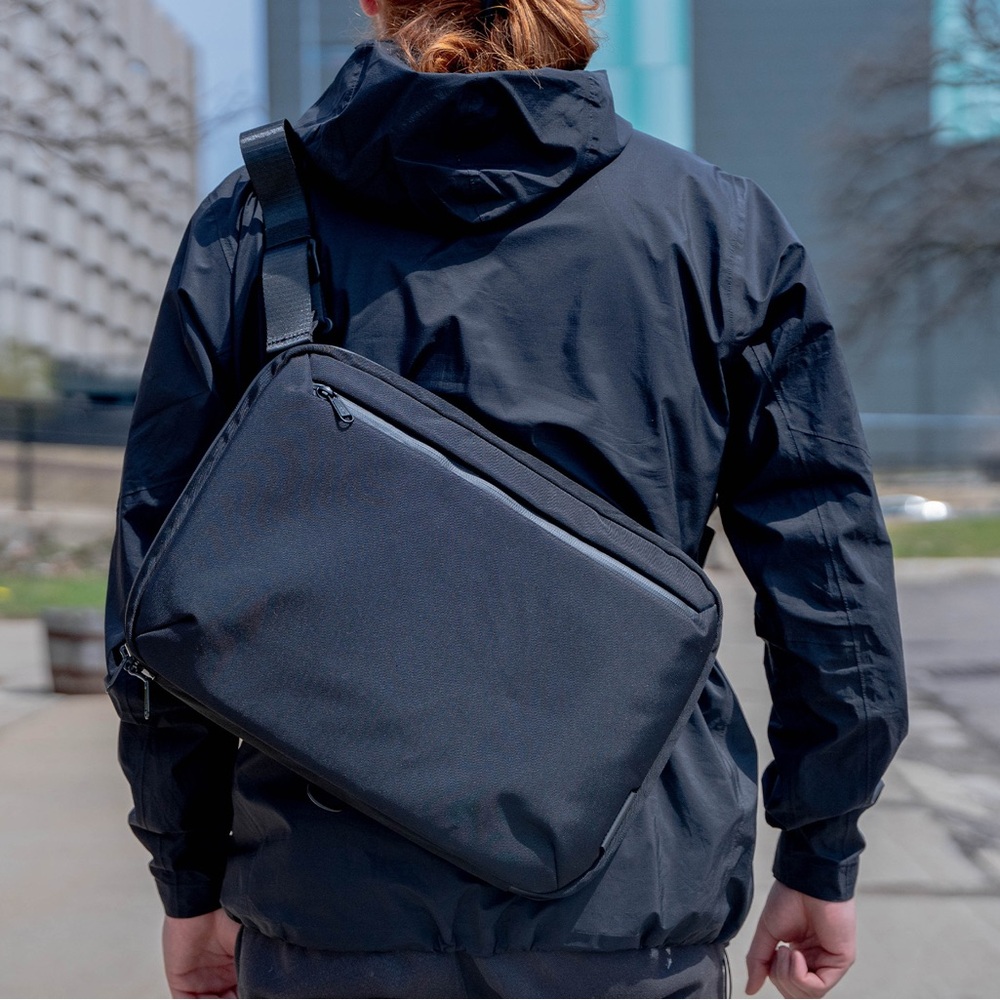 Men's Black Messenger Bag – Sleek Everyday Carry - Picture 2 of 9
